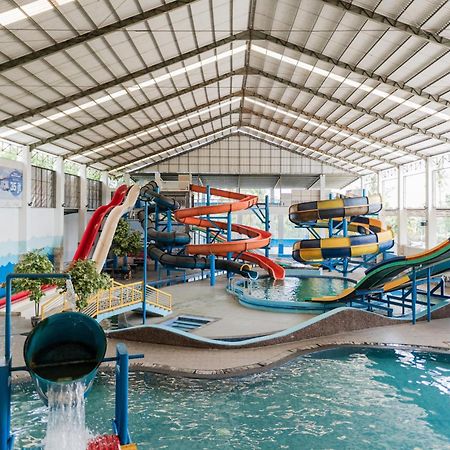 Neo Cempaka Hill Hotel Jembel エクステリア 写真