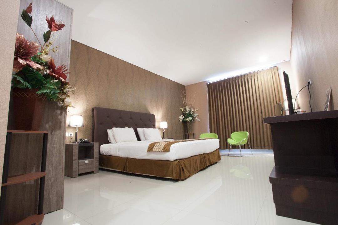 Neo Cempaka Hill Hotel Jembel エクステリア 写真