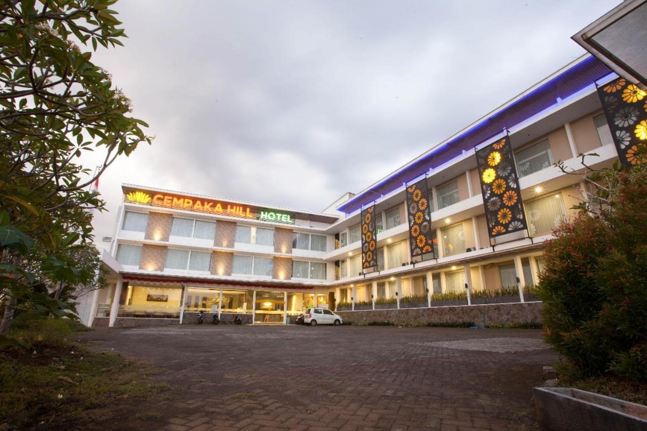 Neo Cempaka Hill Hotel Jembel エクステリア 写真
