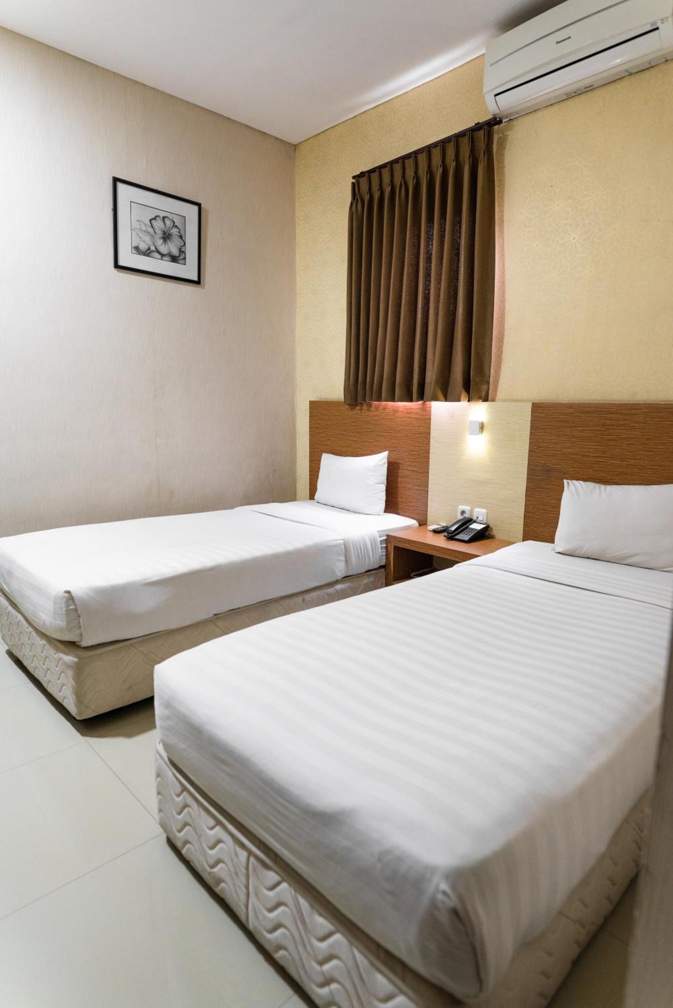 Neo Cempaka Hill Hotel Jembel エクステリア 写真