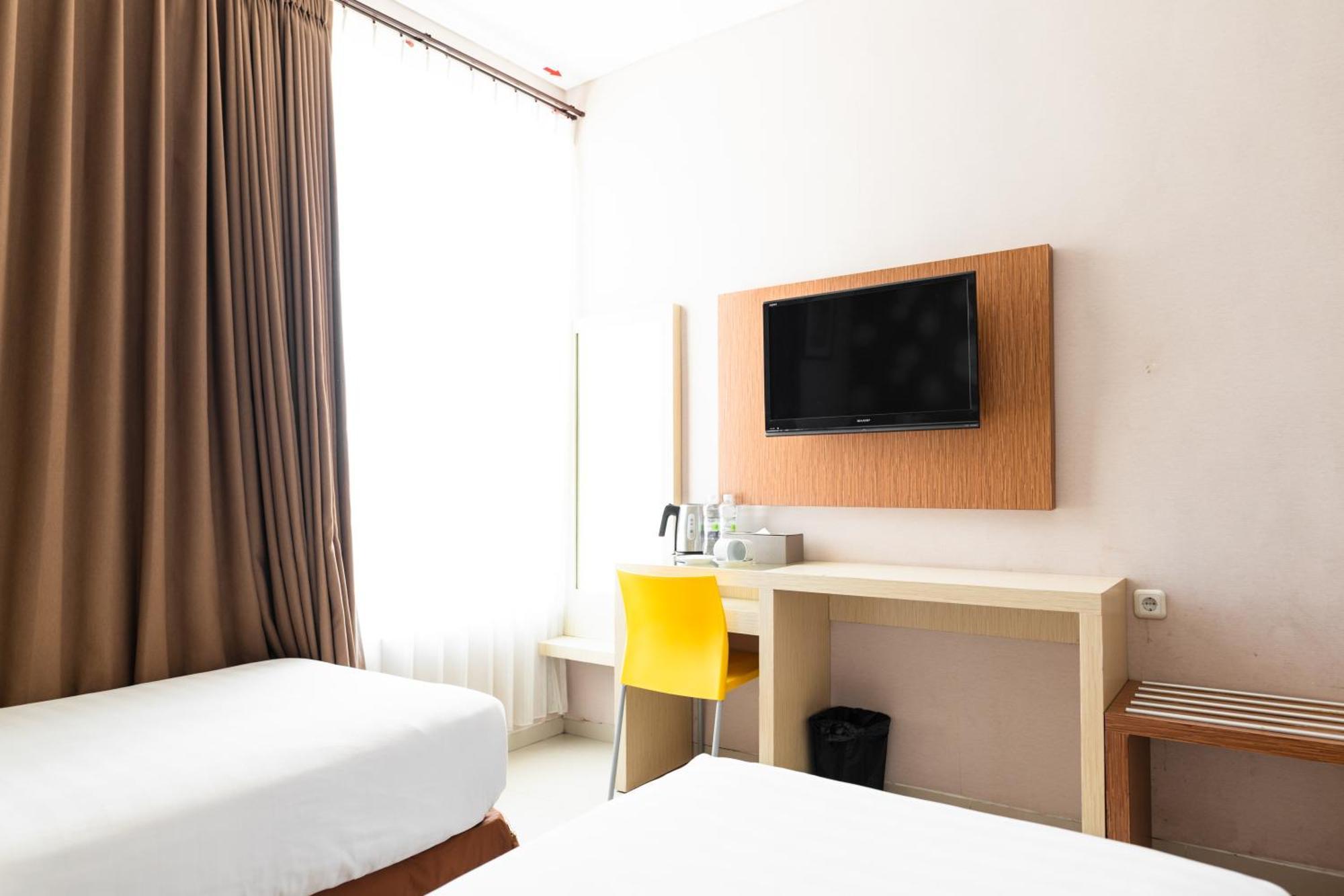Neo Cempaka Hill Hotel Jembel エクステリア 写真