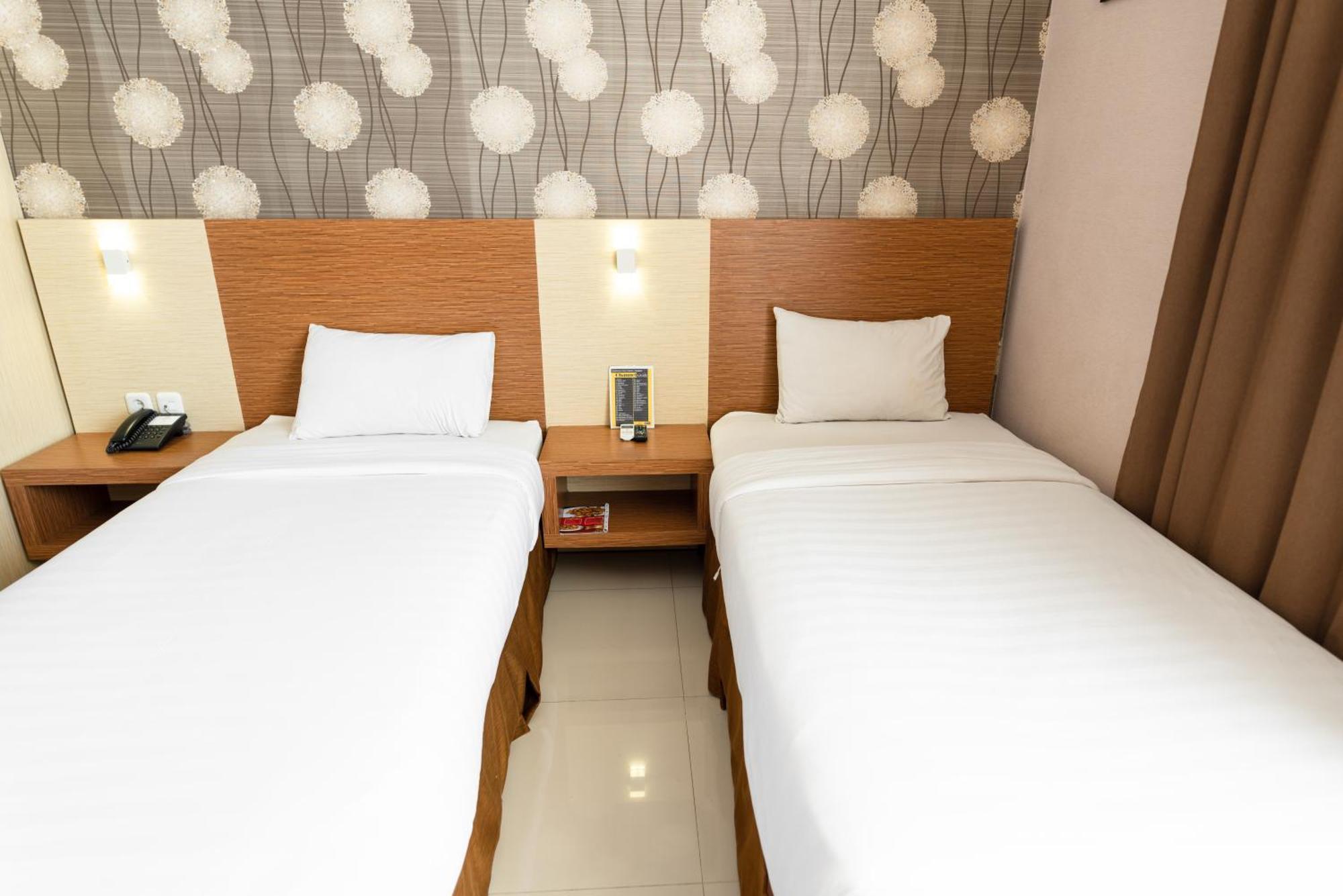 Neo Cempaka Hill Hotel Jembel エクステリア 写真