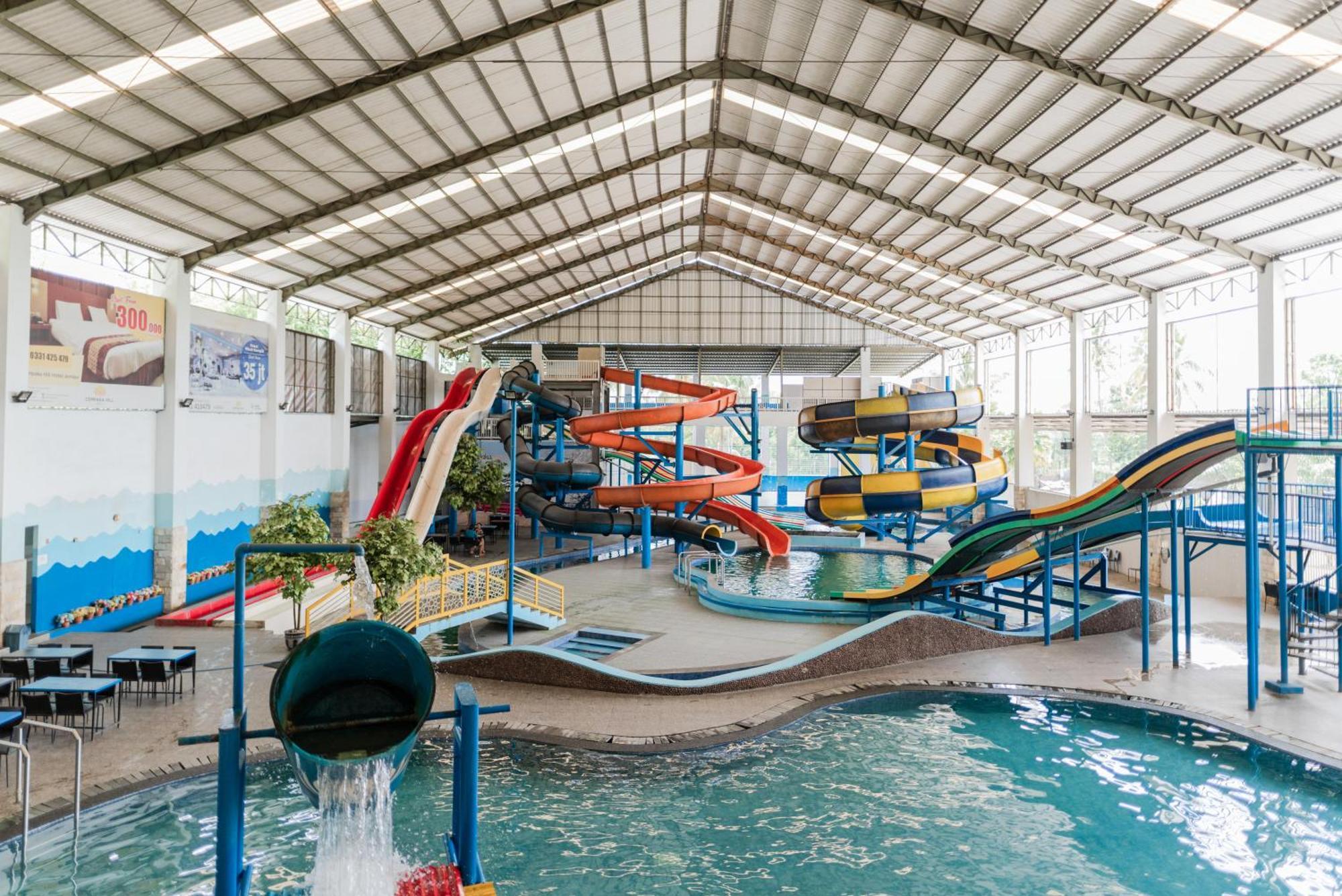 Neo Cempaka Hill Hotel Jembel エクステリア 写真
